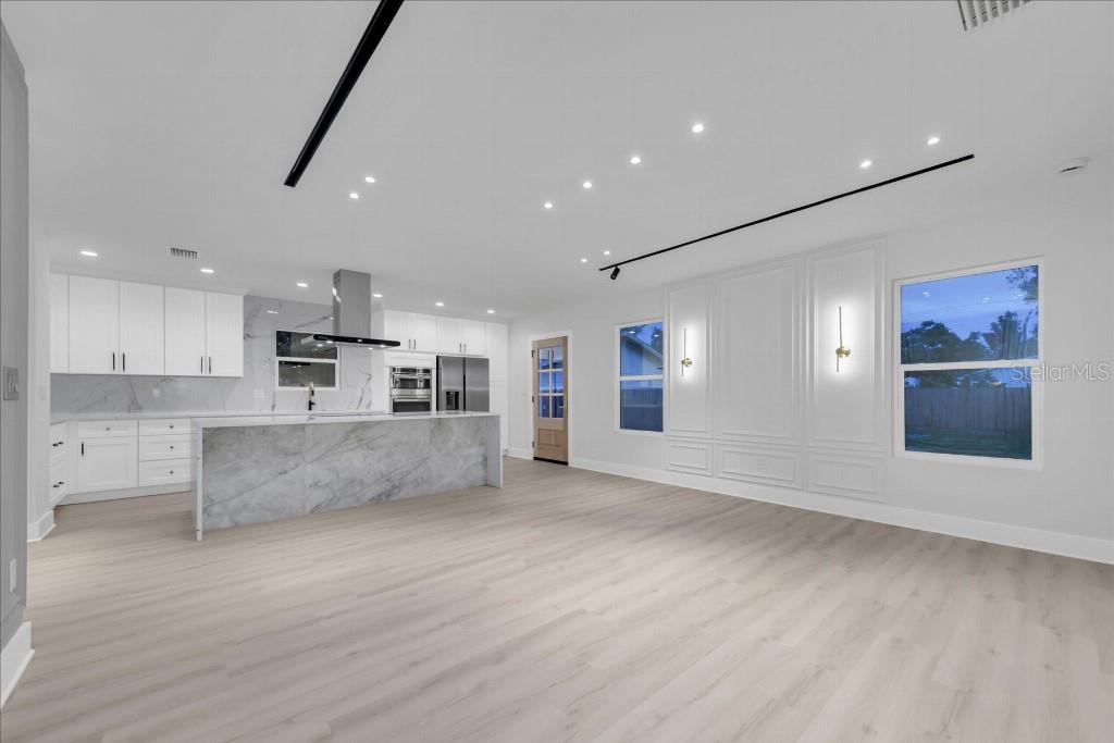 Image 4 of 41 For 1207 Caracas Street