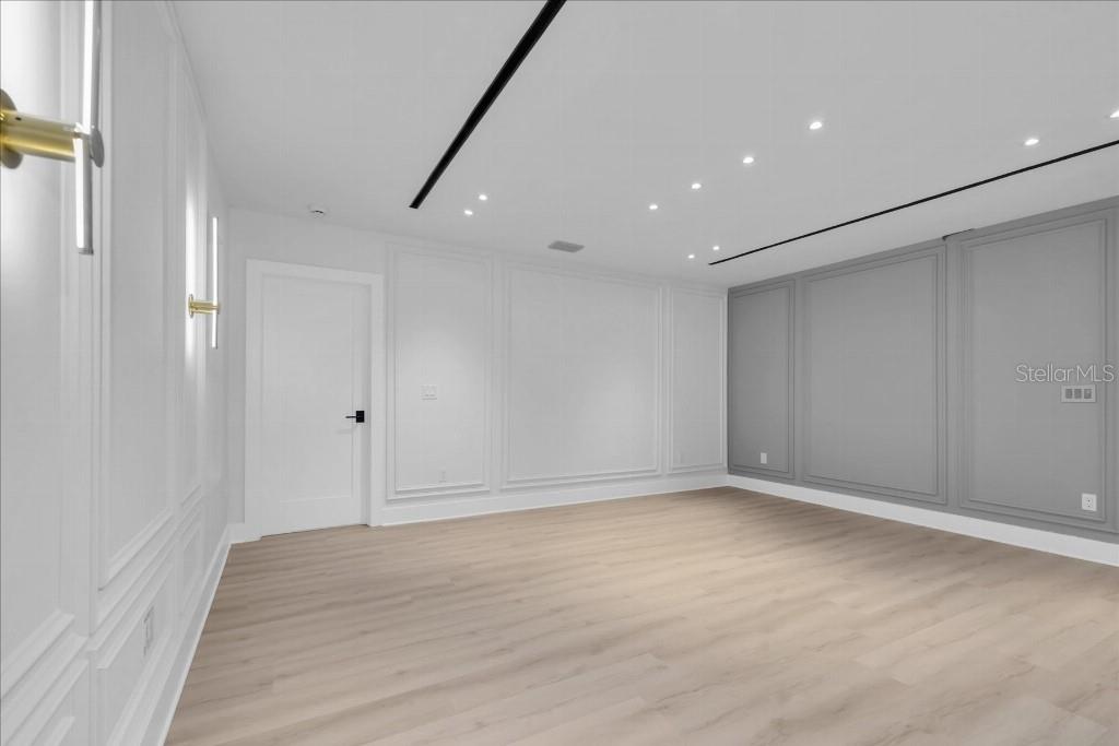 Image 6 of 41 For 1207 Caracas Street