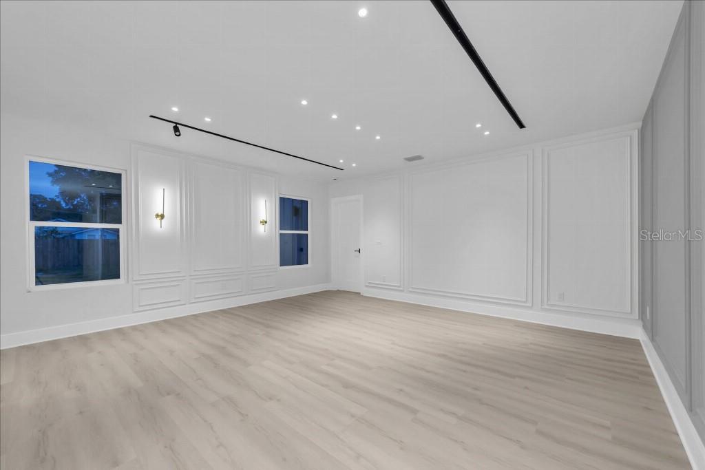 Image 7 of 41 For 1207 Caracas Street