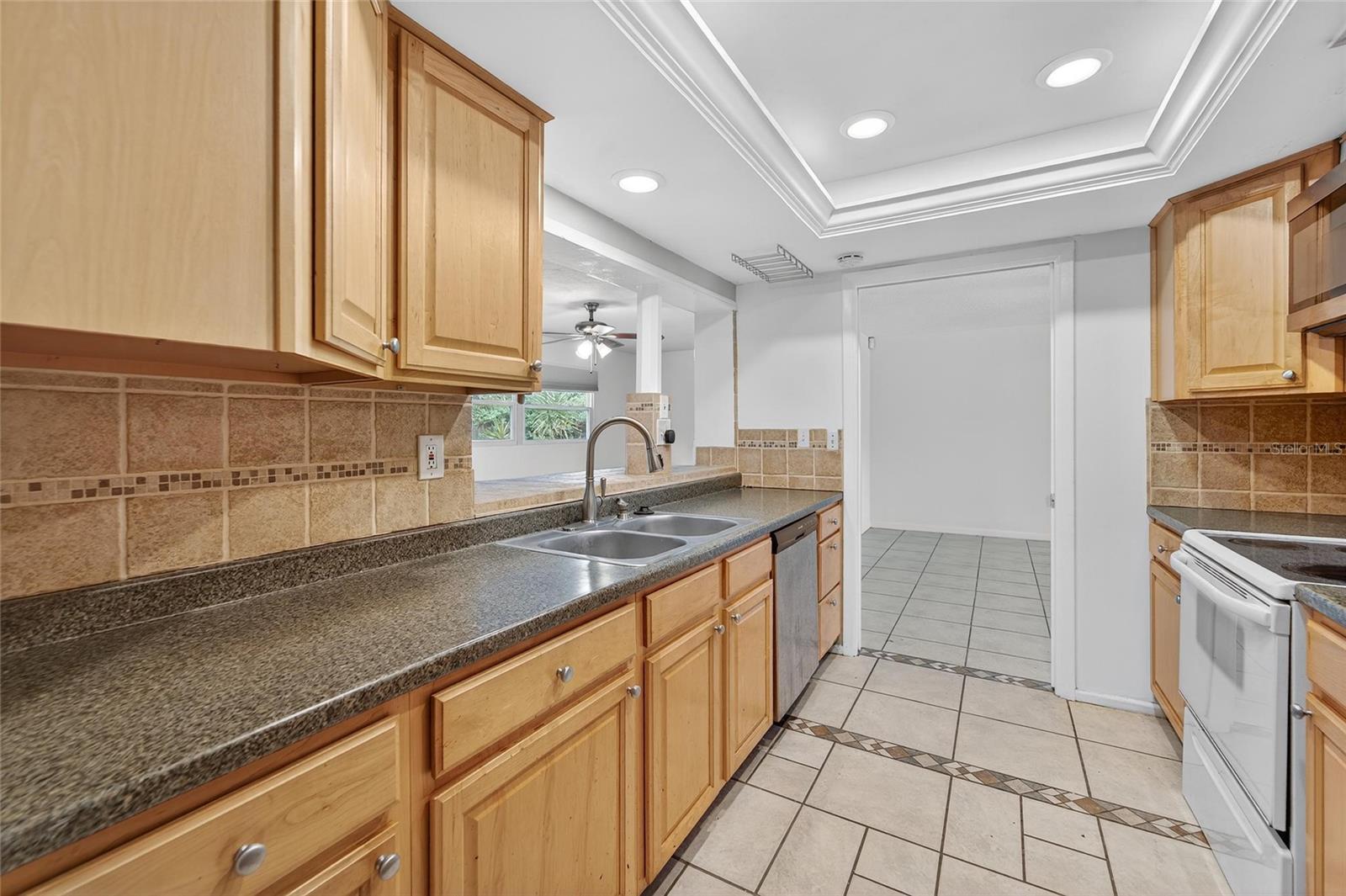Image 10 of 42 For 2186 Greenbriar Boulevard