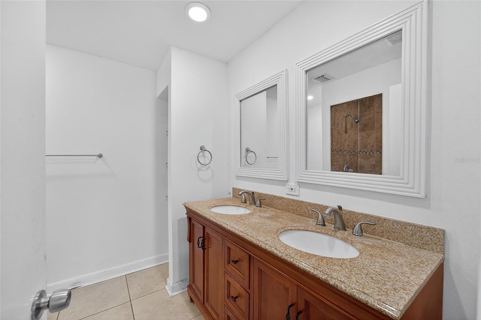 Image 16 of 42 For 2186 Greenbriar Boulevard