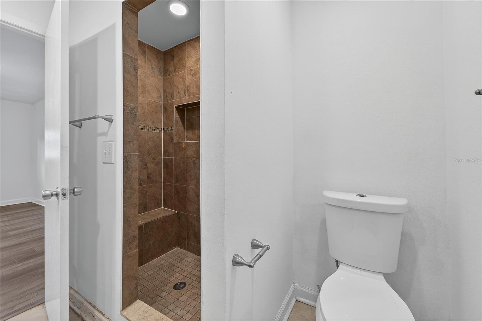 Image 17 of 42 For 2186 Greenbriar Boulevard