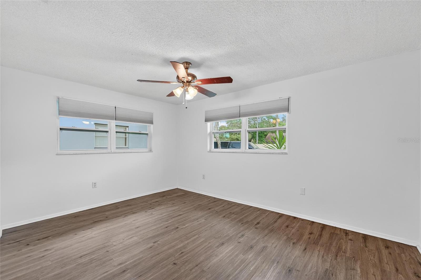 Image 20 of 42 For 2186 Greenbriar Boulevard