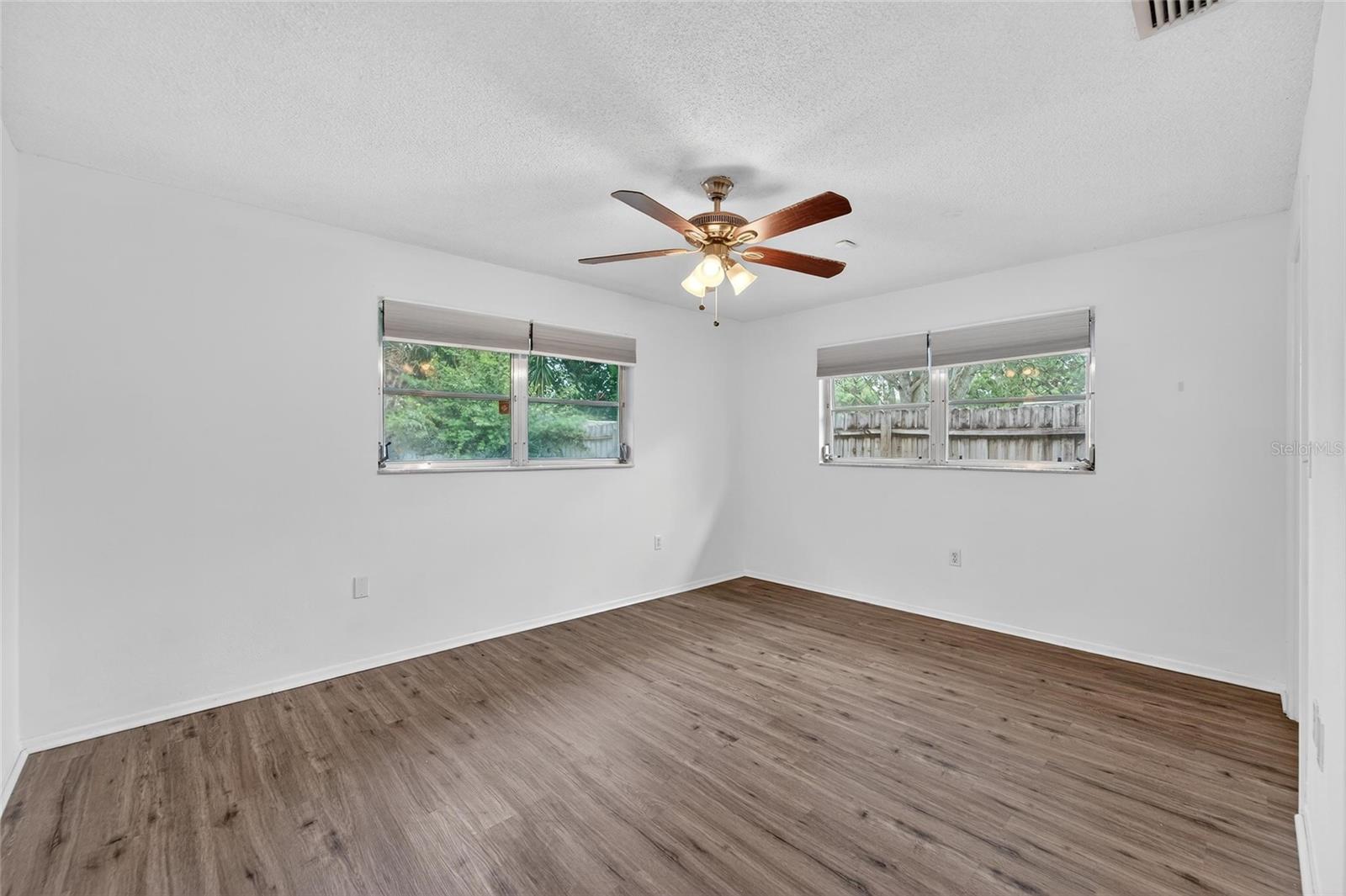 Image 23 of 42 For 2186 Greenbriar Boulevard
