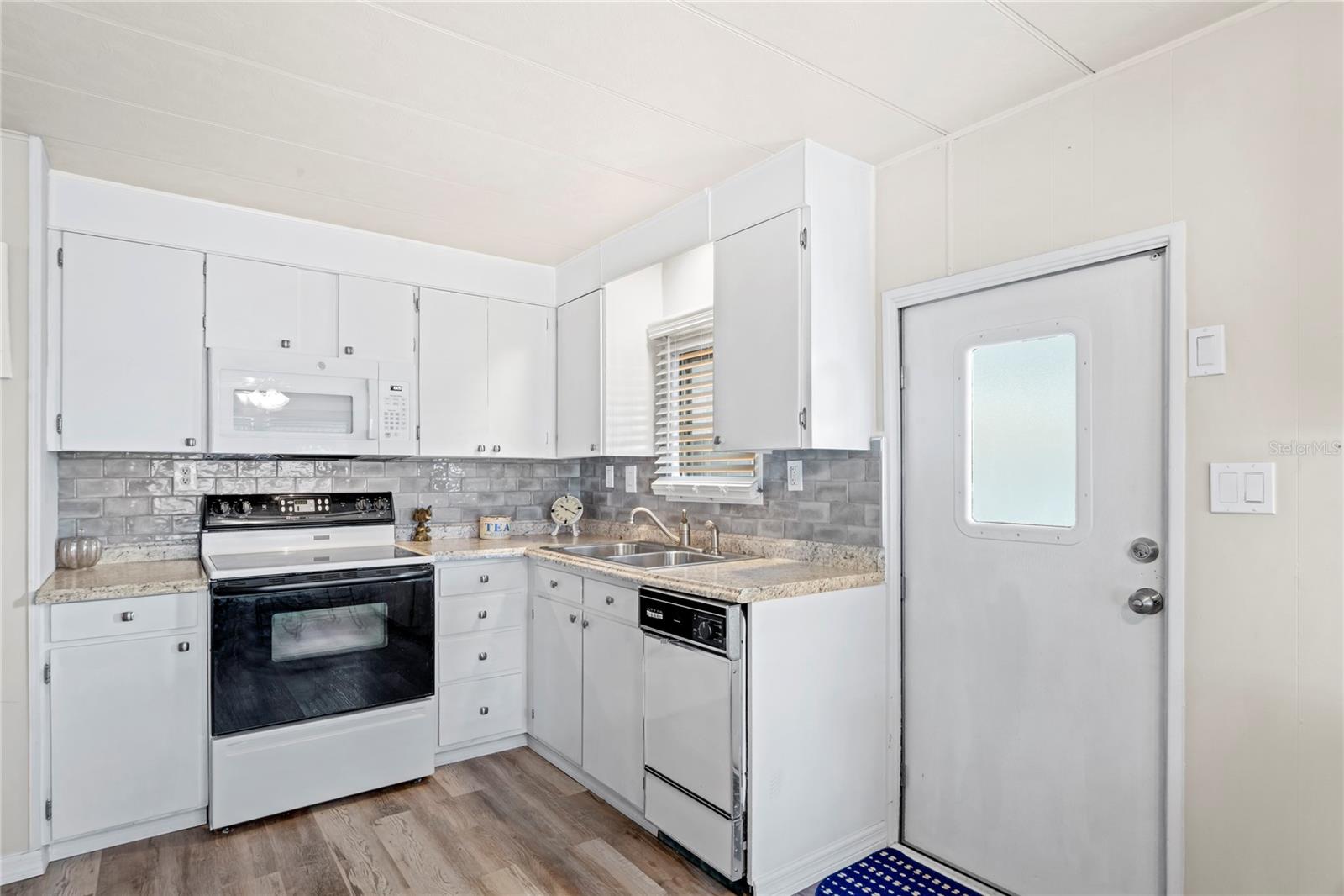 Image 10 of 48 For 38507 Windflower Avenue