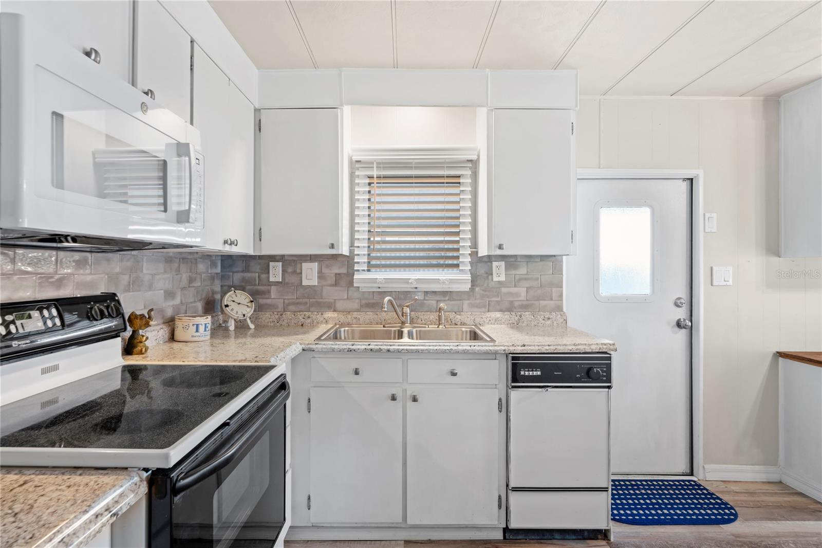 Image 8 of 48 For 38507 Windflower Avenue