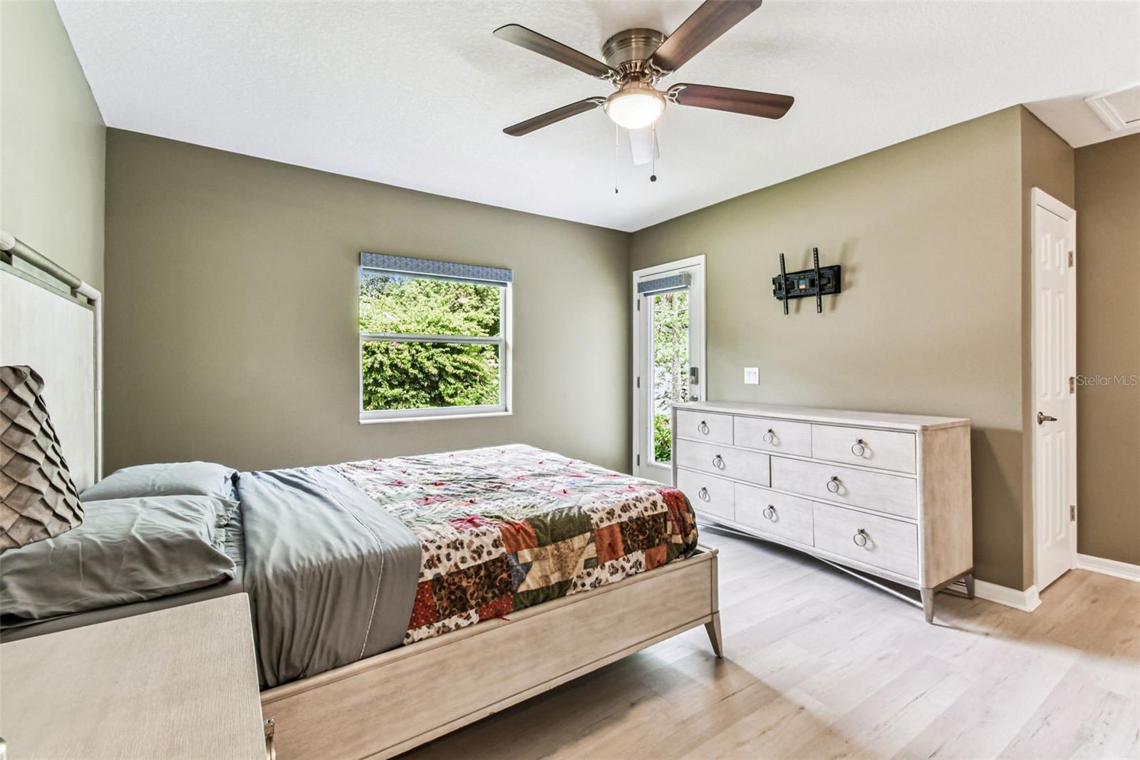 Image 25 of 42 For 7801 Highland Avenue