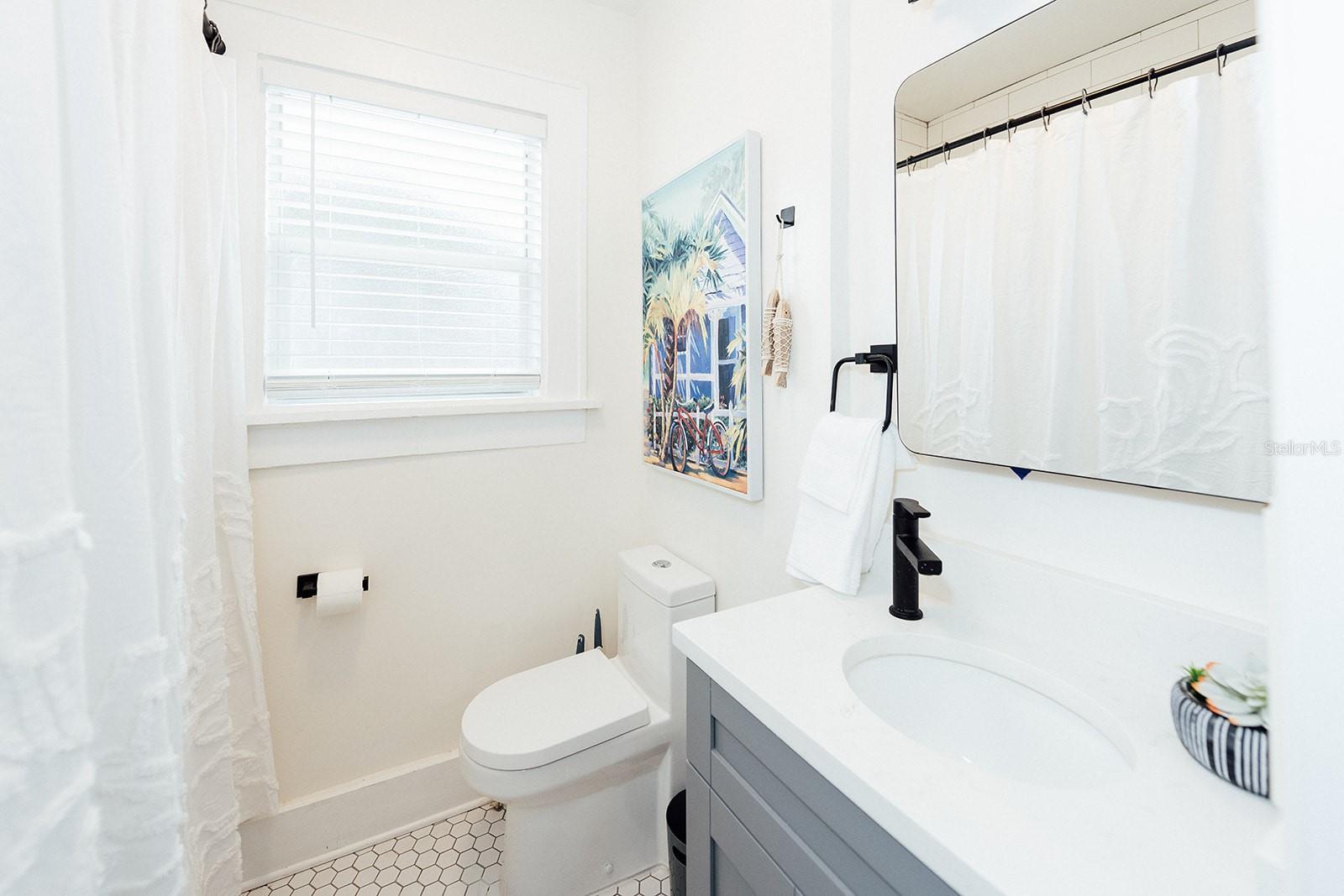Image 20 of 47 For 809 10th Avenue N 3