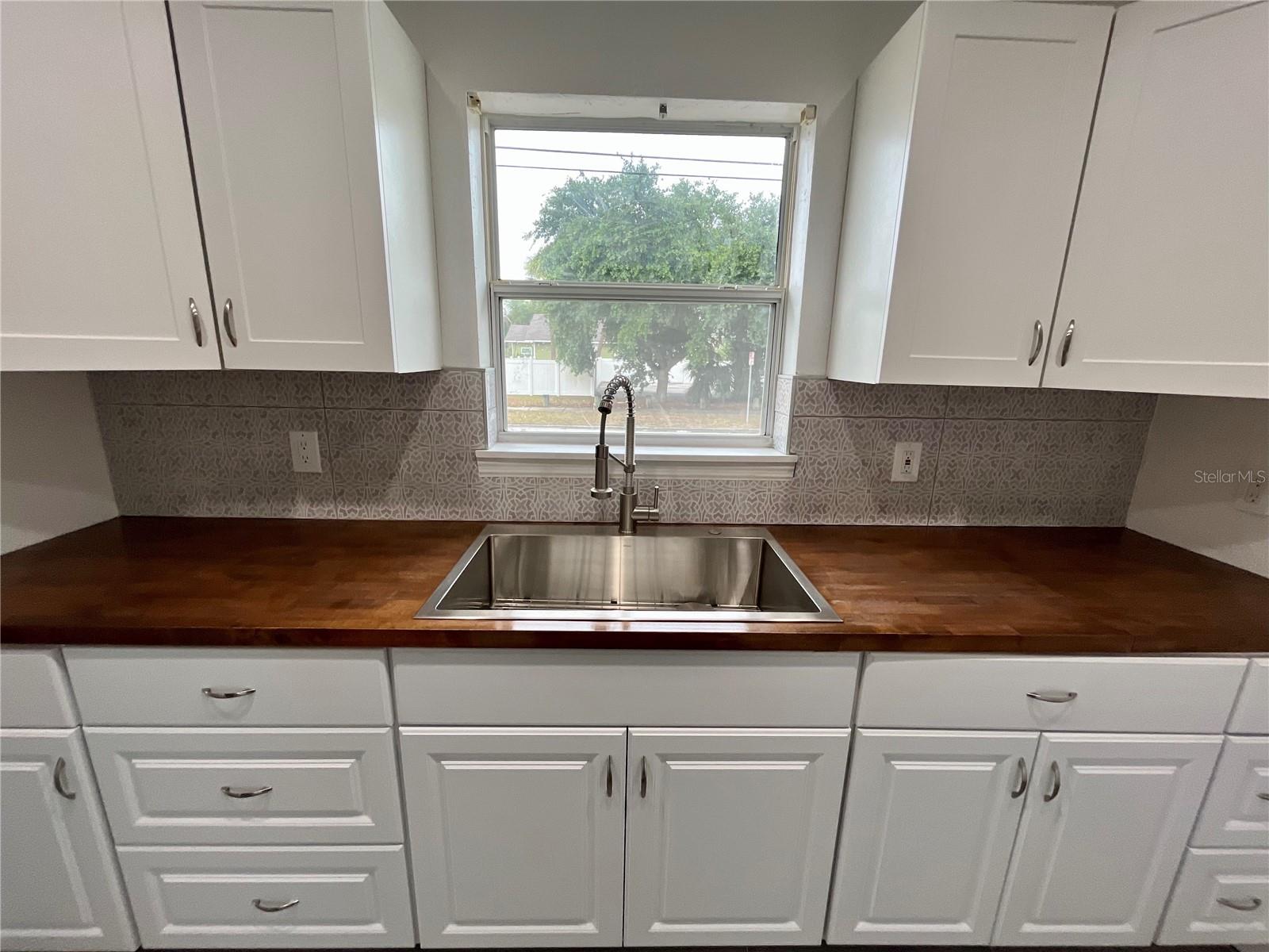 Image 11 of 28 For 842 14th Street N