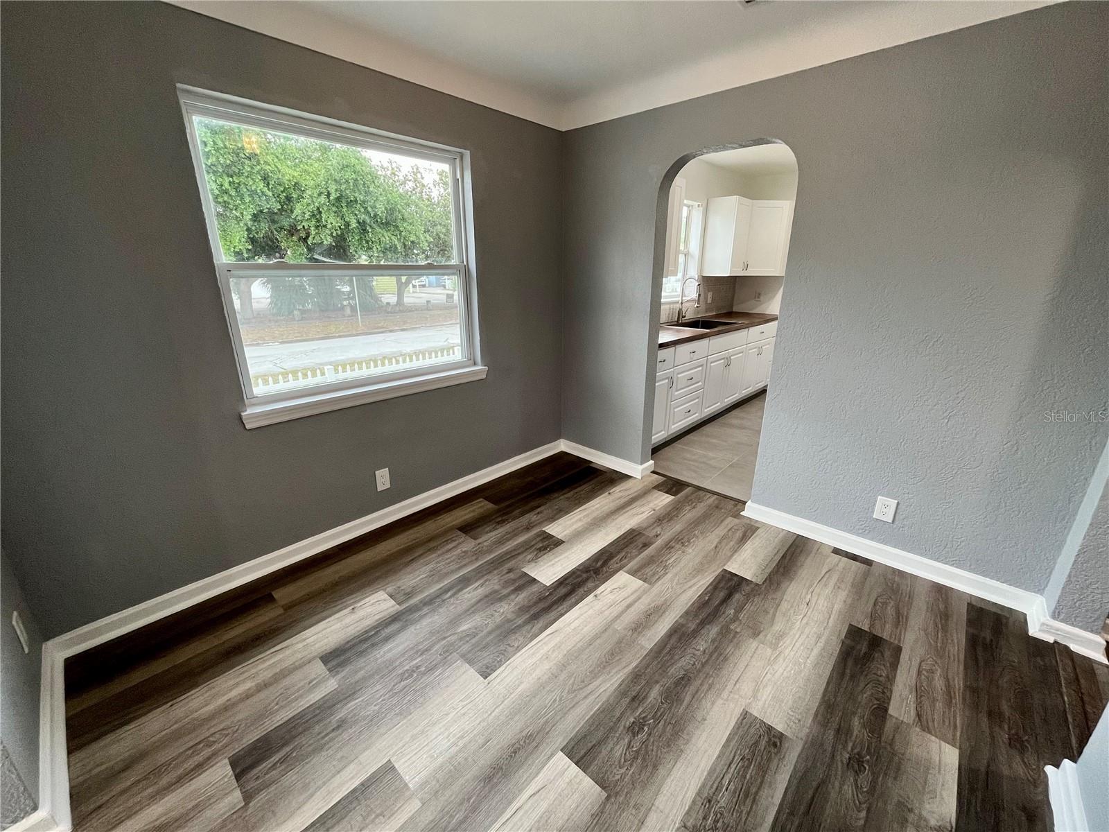 Image 13 of 28 For 842 14th Street N
