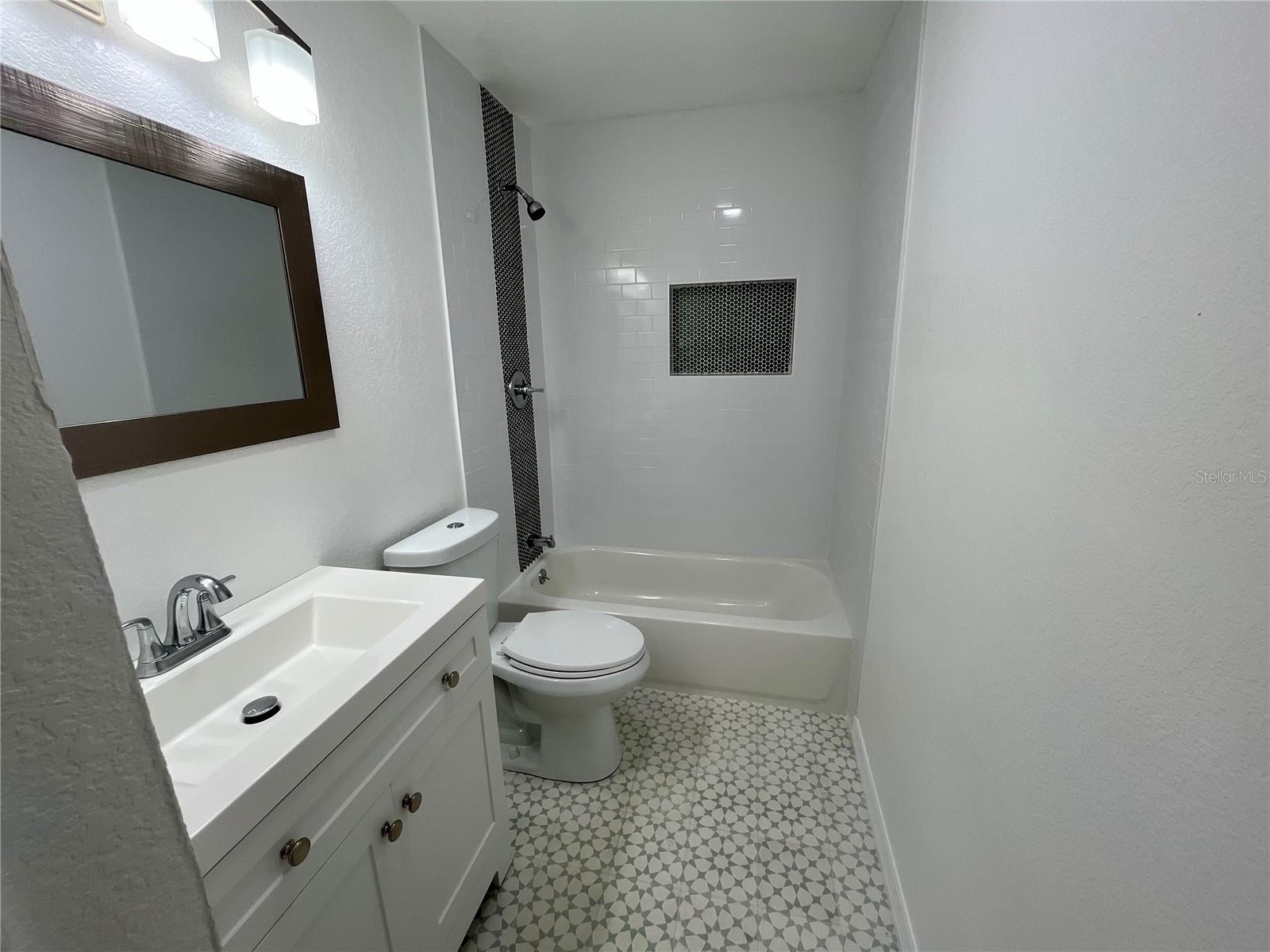 Image 17 of 28 For 842 14th Street N