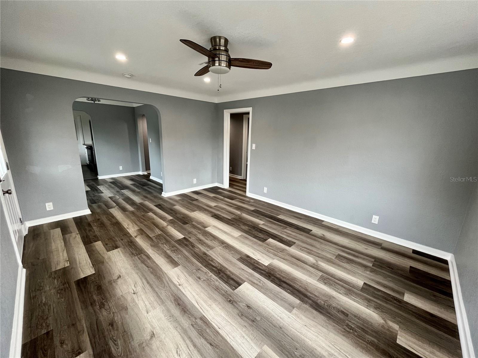 Image 4 of 28 For 842 14th Street N