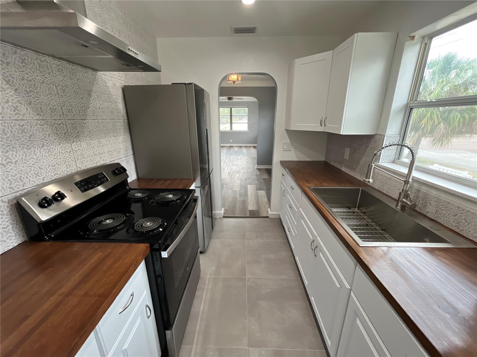 Image 6 of 28 For 842 14th Street N
