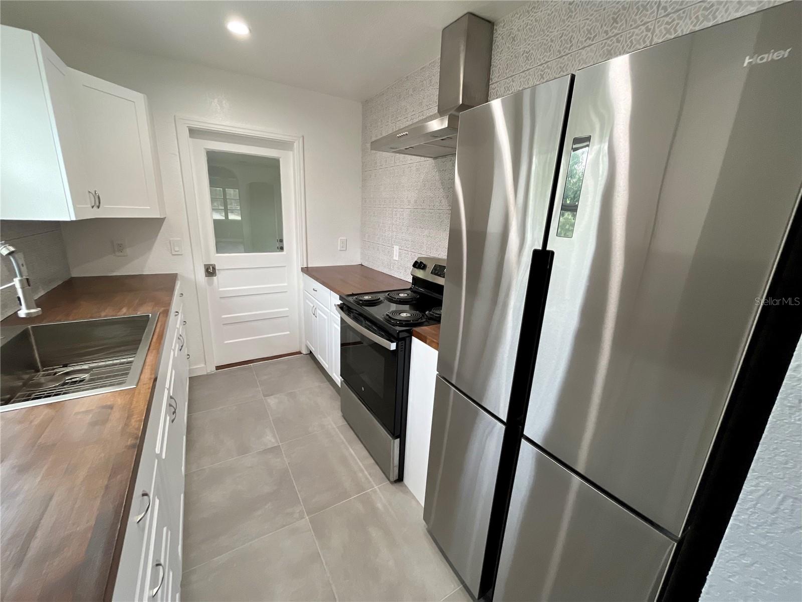 Image 7 of 28 For 842 14th Street N