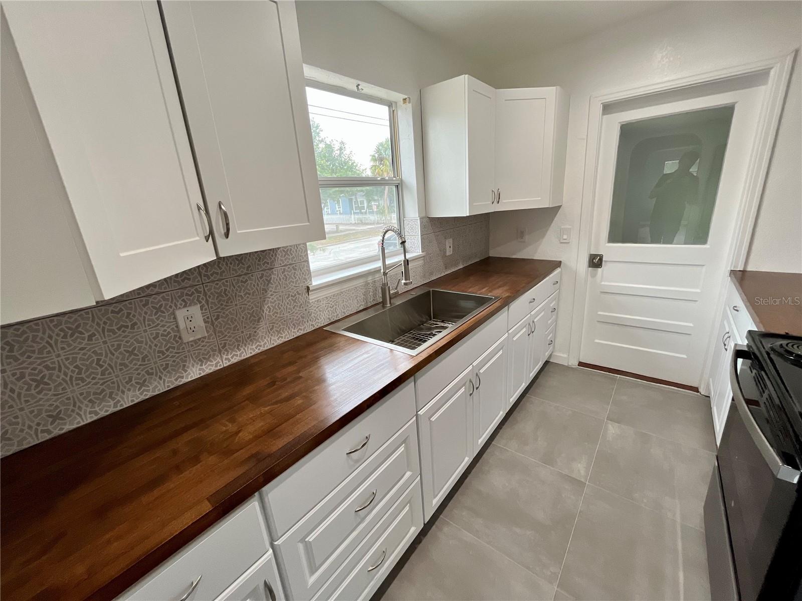 Image 9 of 28 For 842 14th Street N
