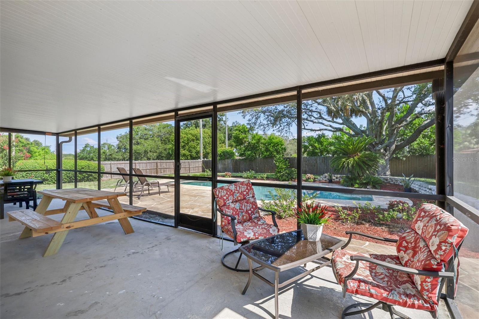 Image 28 of 37 For 722 Sunlit Court