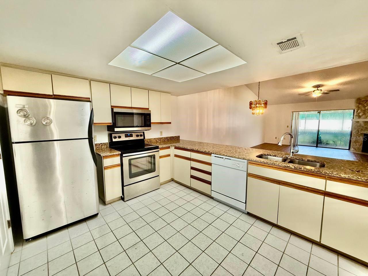 Image 5 of 21 For 18308 Aintree Court
