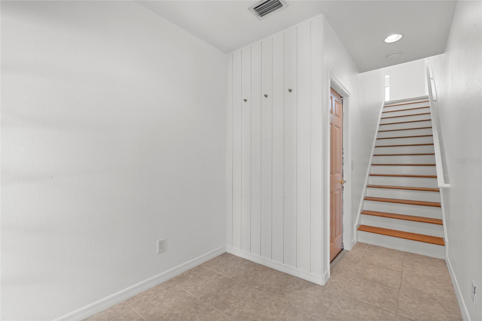 Image 19 of 45 For 1190 Venetian Harbor Drive Ne