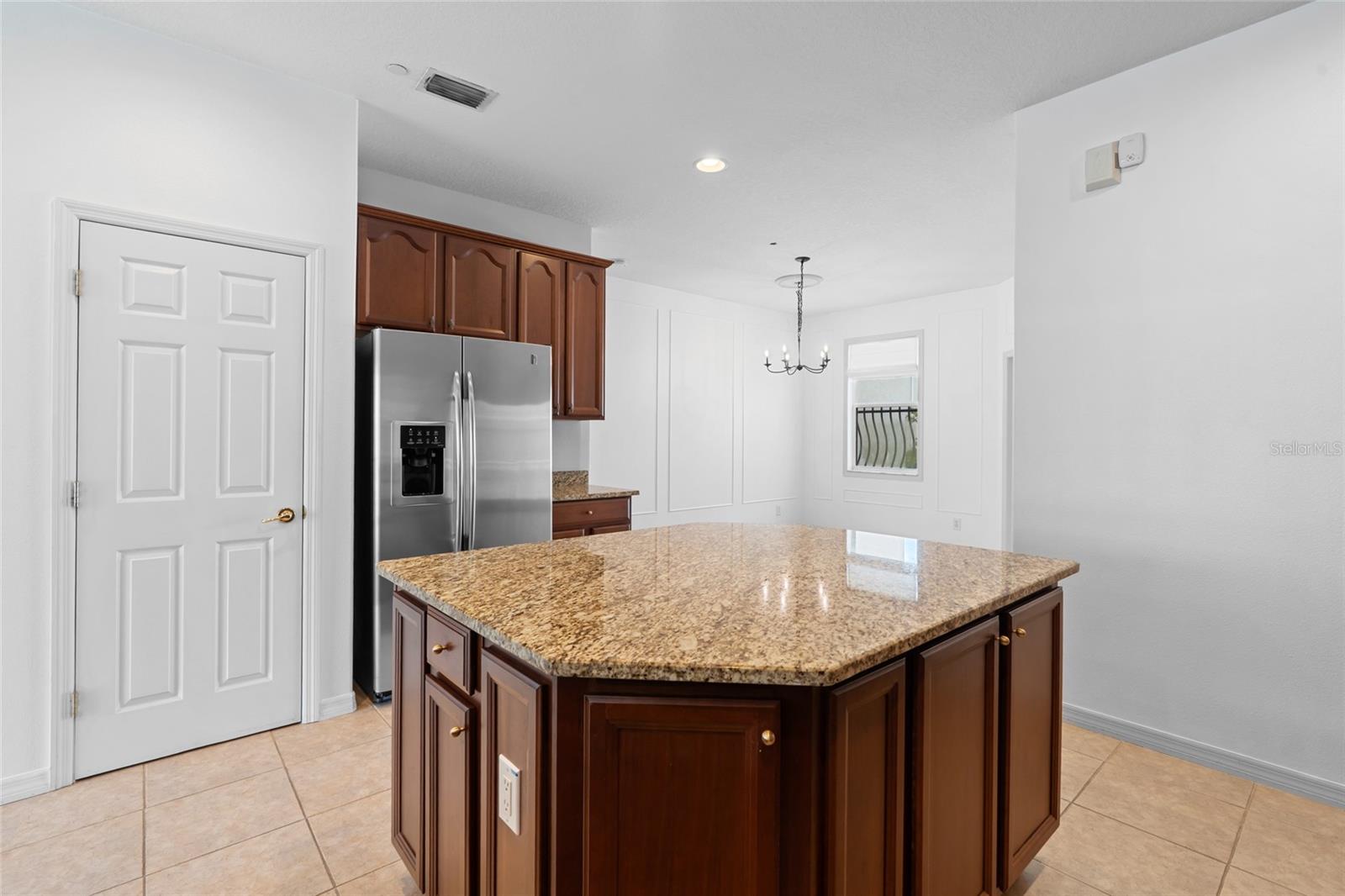 Image 6 of 45 For 1190 Venetian Harbor Drive Ne