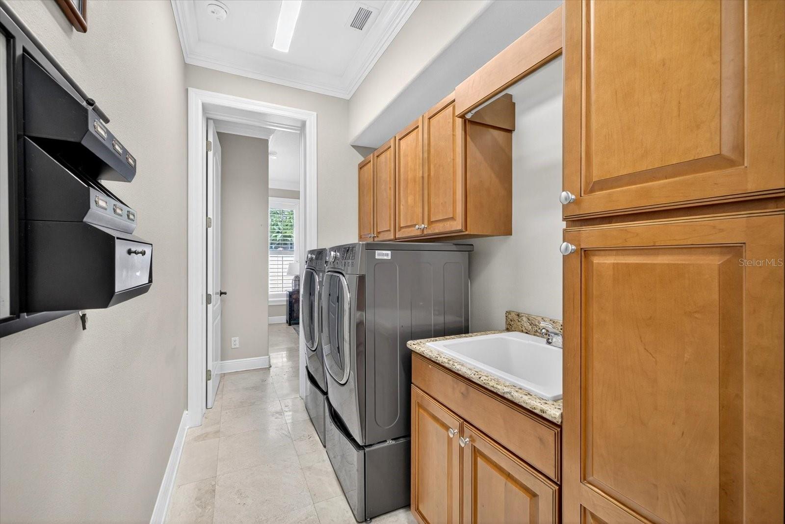 Image 15 of 76 For 3904 Santiago Street