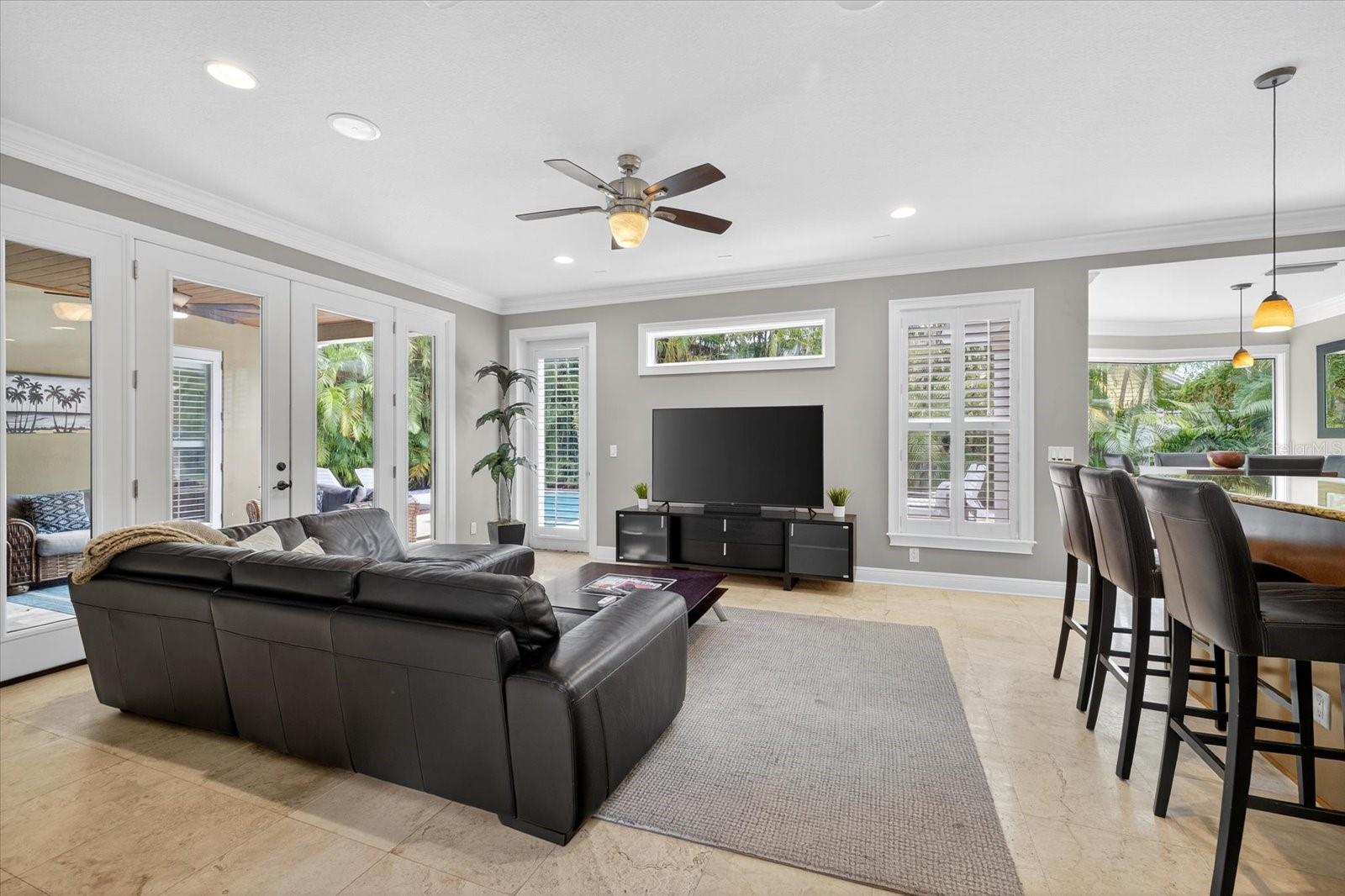 Image 18 of 76 For 3904 Santiago Street