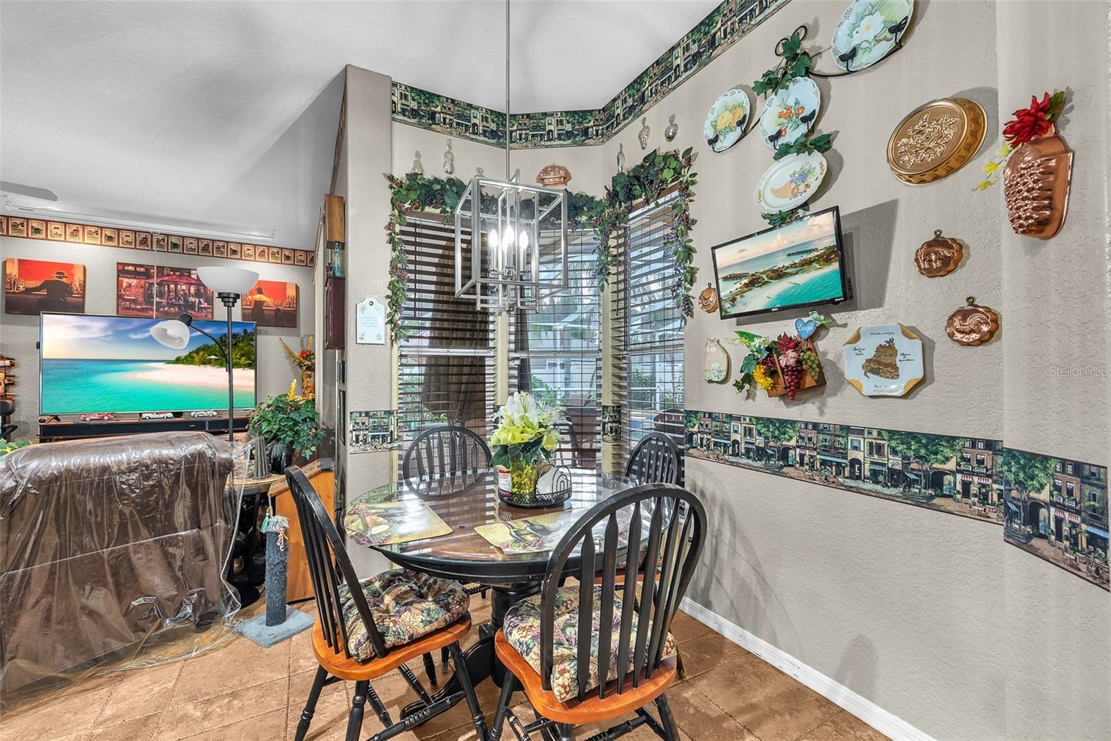 Image 13 of 31 For 327 Country Vineyard Drive