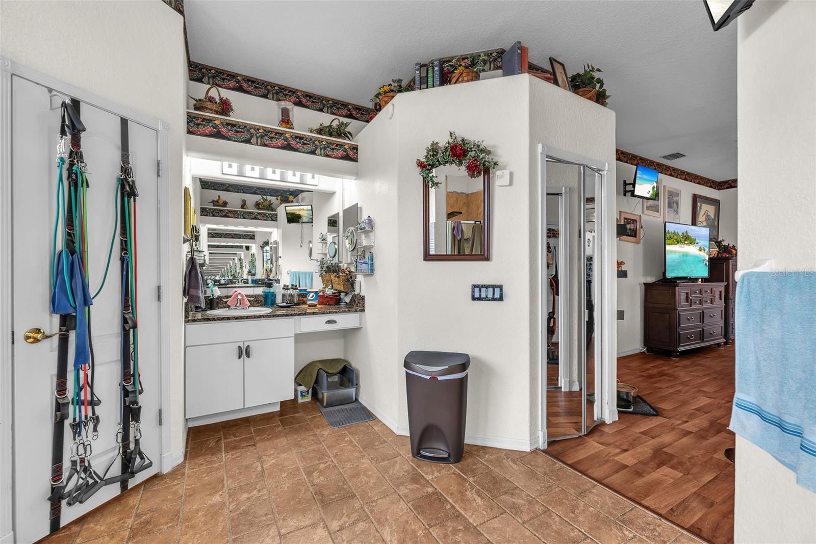 Image 17 of 31 For 327 Country Vineyard Drive