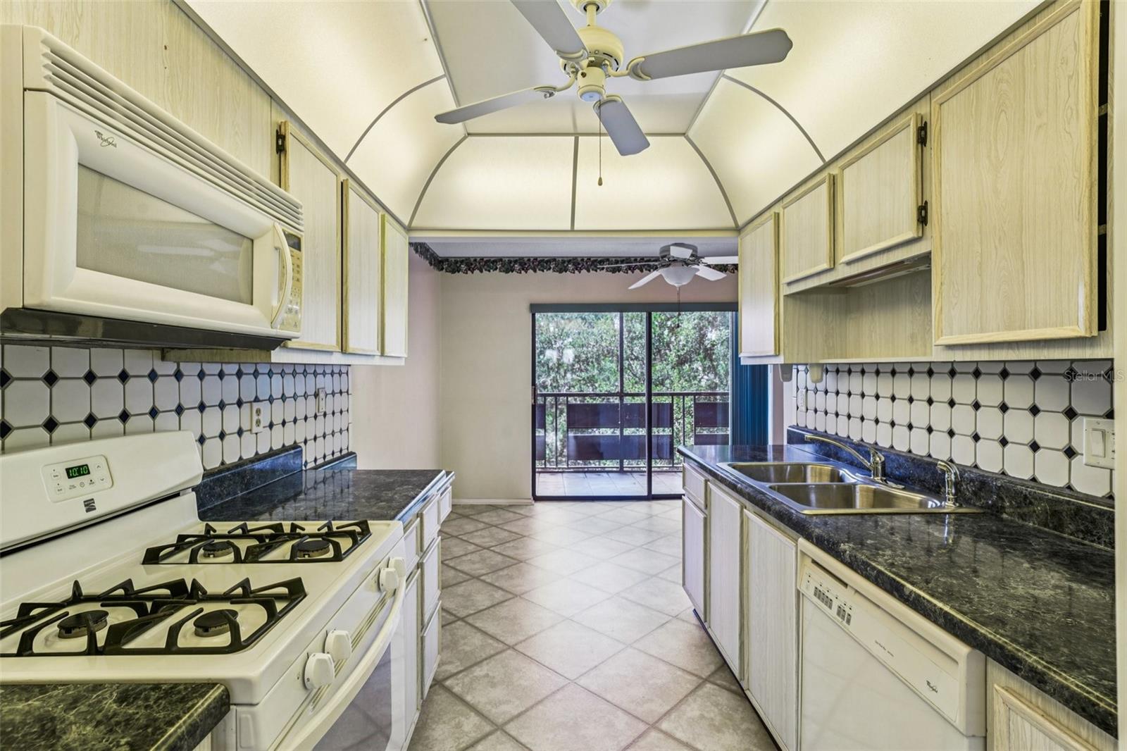 Image 13 of 47 For 5980 80th Street N 410
