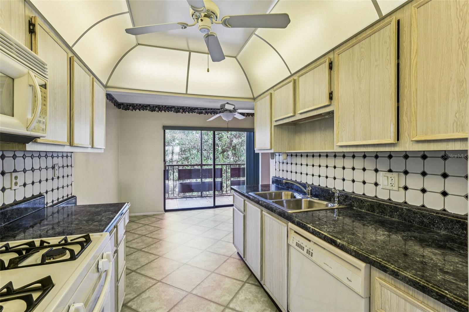 Image 14 of 47 For 5980 80th Street N 410