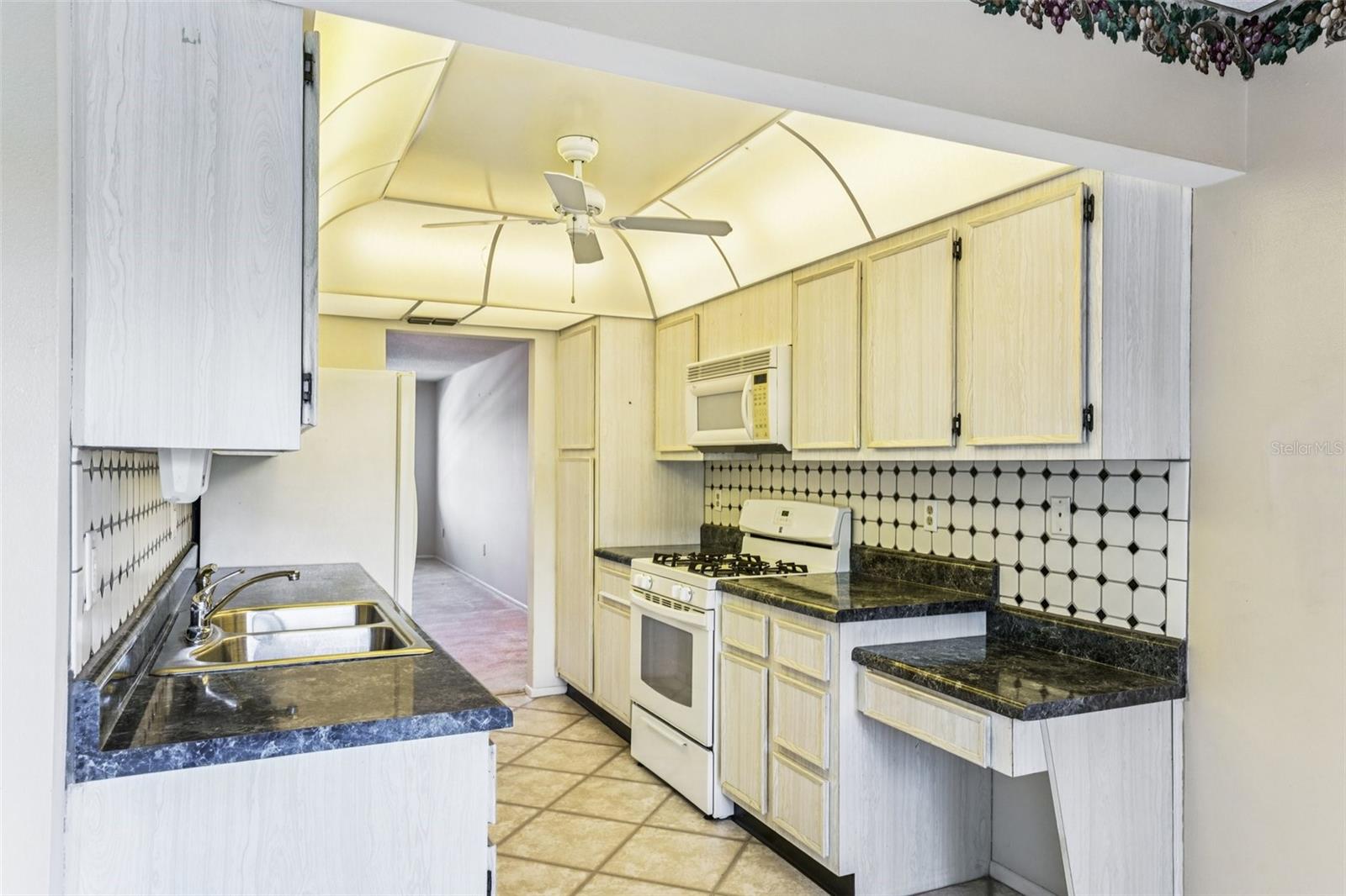 Image 17 of 47 For 5980 80th Street N 410