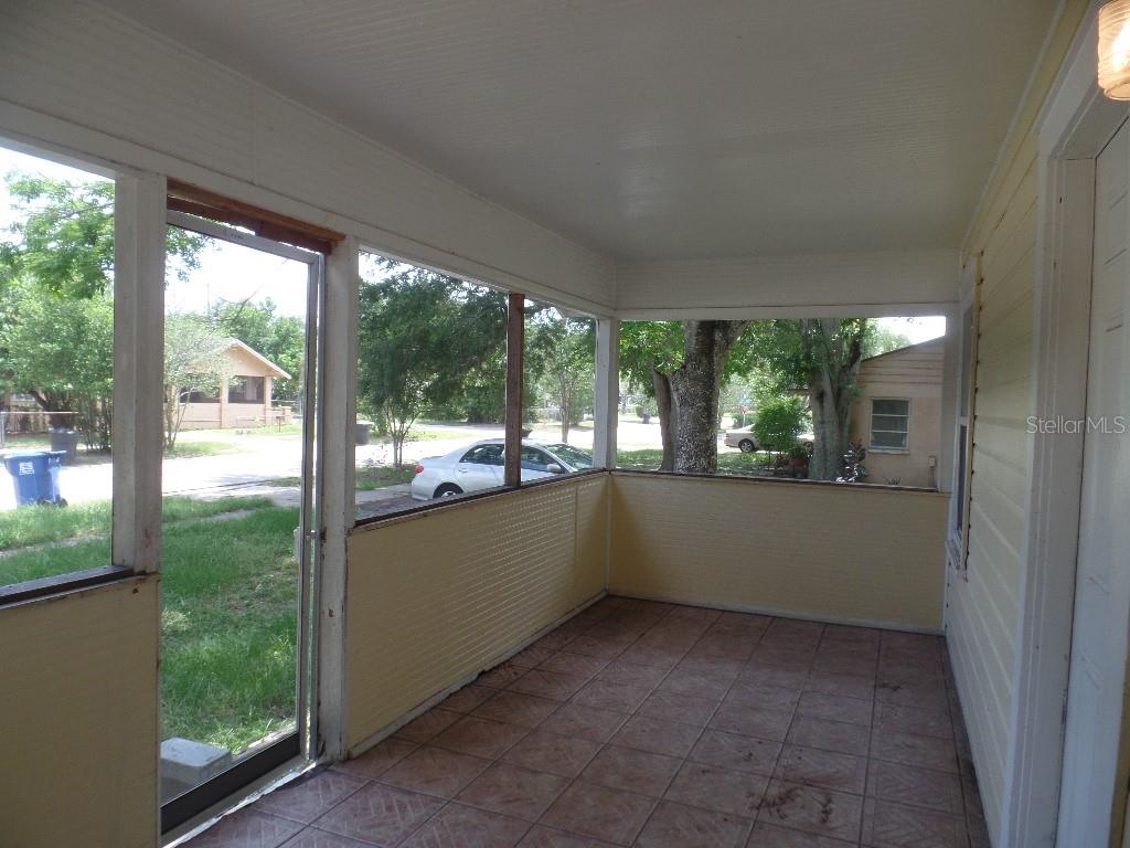 Image 2 of 9 For 2327 17th Avenue S