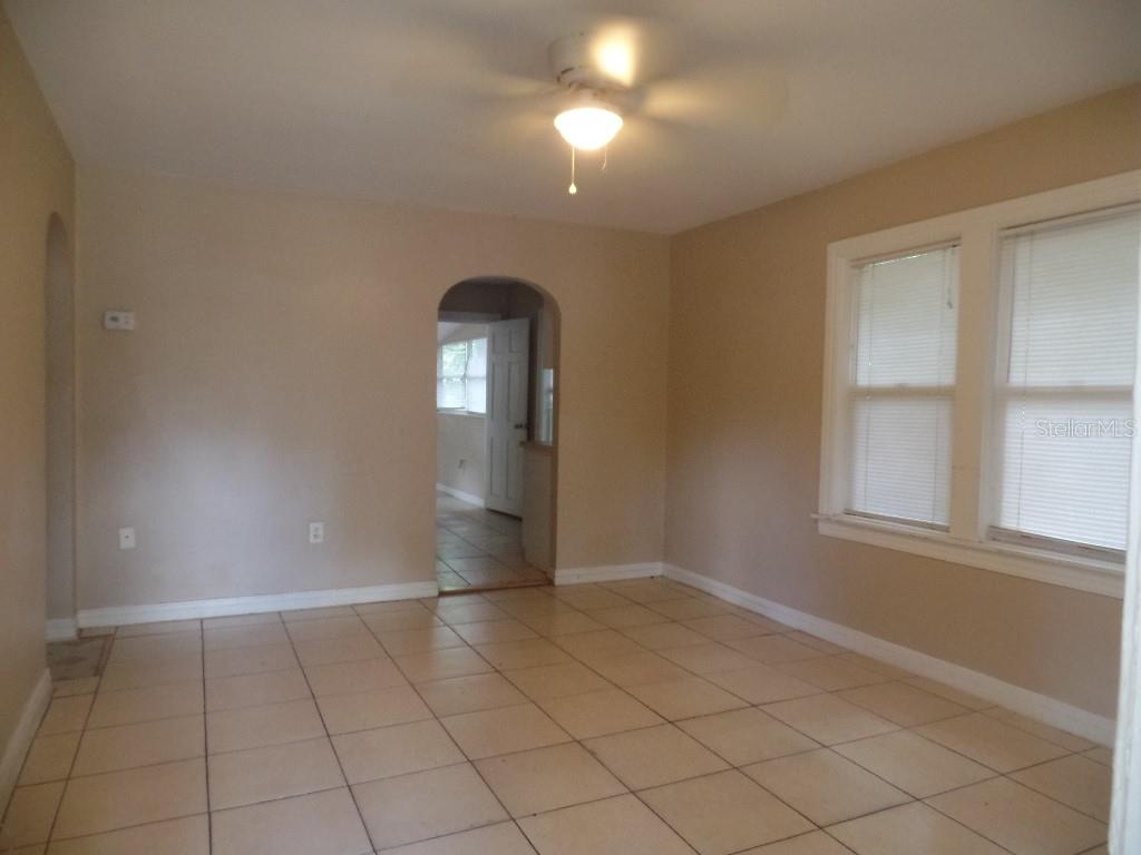 Image 4 of 9 For 2327 17th Avenue S