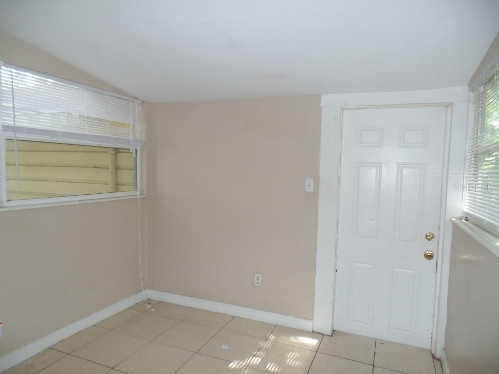 Image 7 of 9 For 2327 17th Avenue S