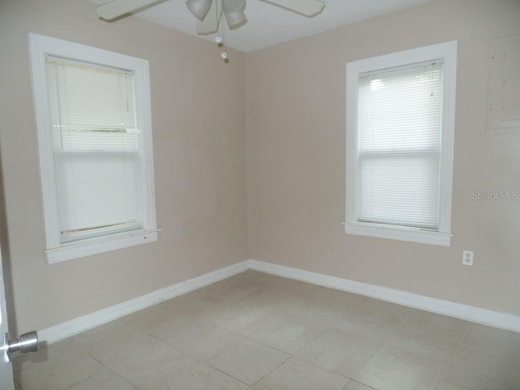Image 8 of 9 For 2327 17th Avenue S