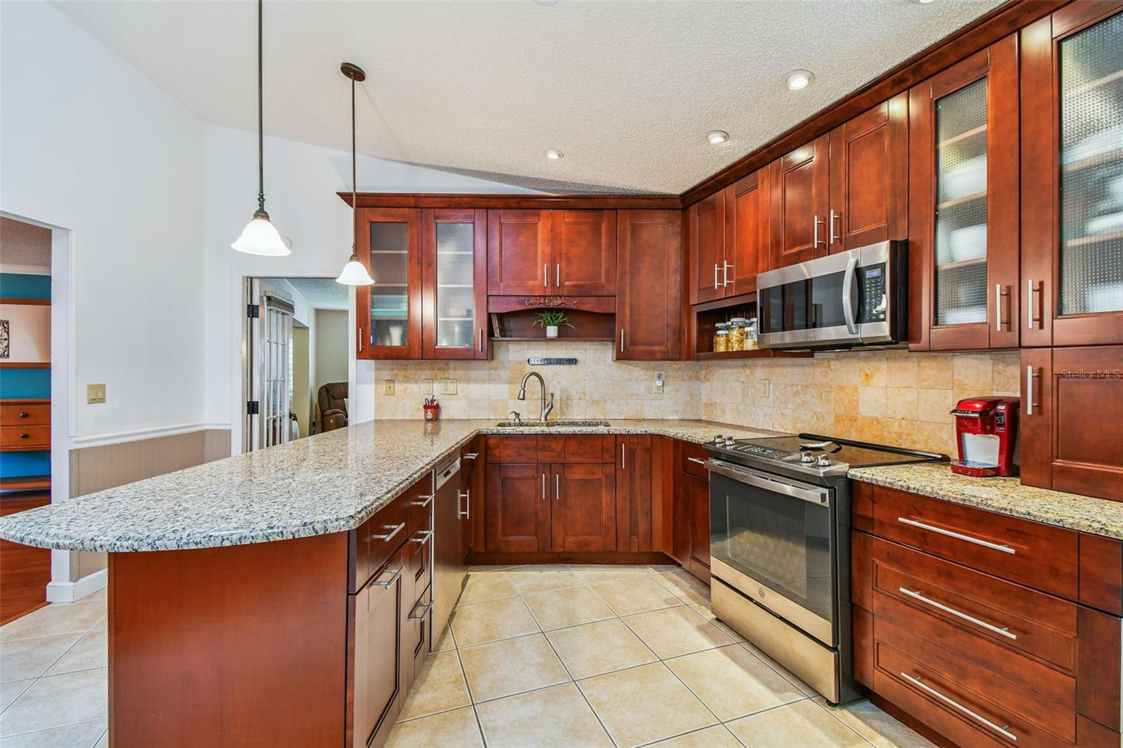 Image 19 of 90 For 6006 Redhawk Dr