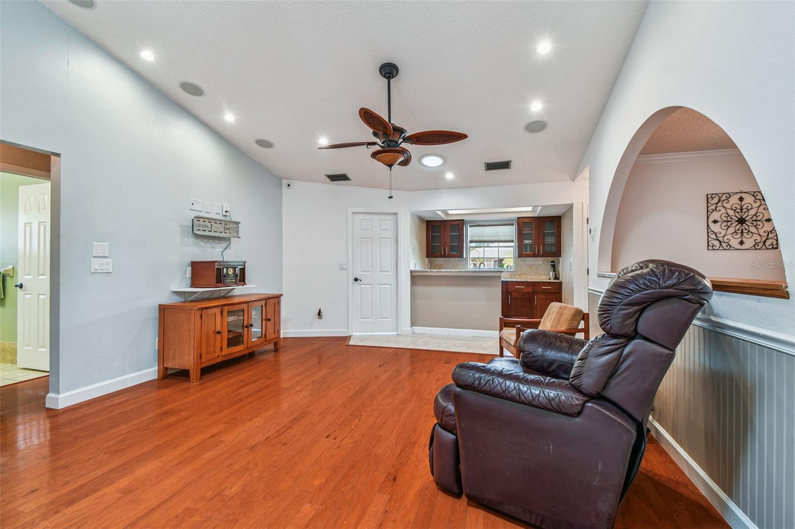 Image 28 of 90 For 6006 Redhawk Dr