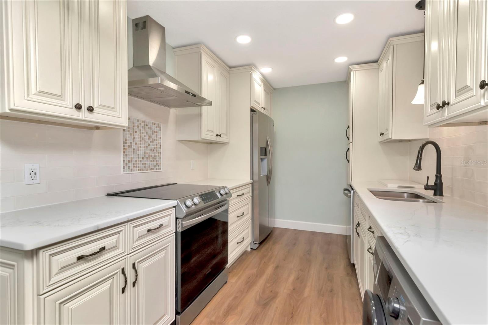 Image 6 of 33 For 3211 Swann Avenue 806