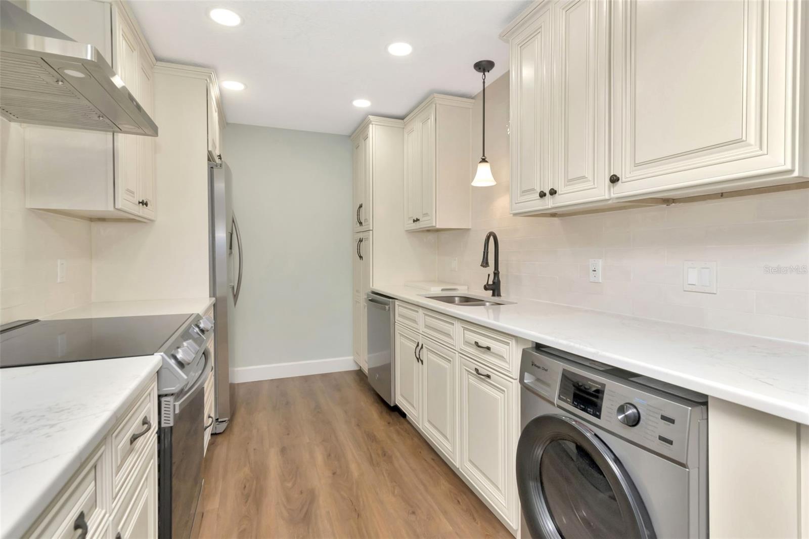 Image 7 of 33 For 3211 Swann Avenue 806