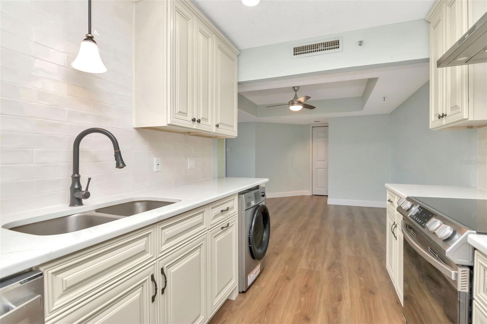 Image 8 of 33 For 3211 Swann Avenue 806
