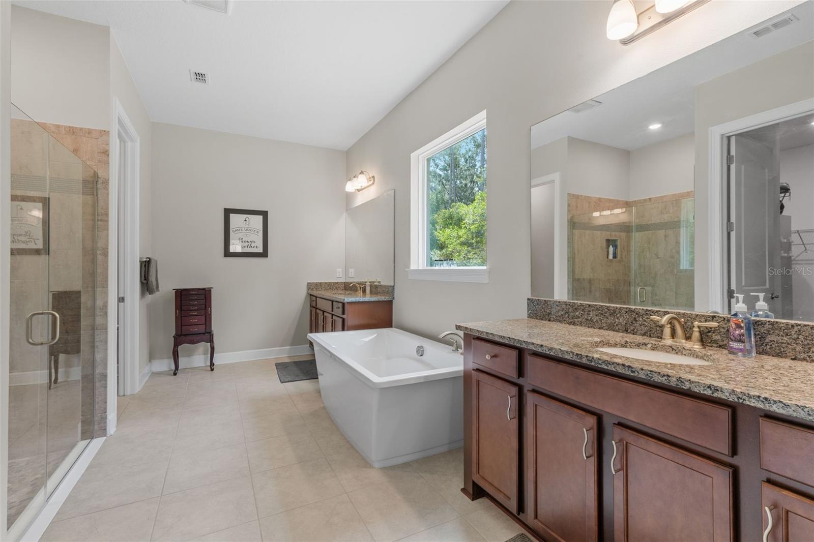 Listing photo id 11 for 17804 Waterway Creek Drive