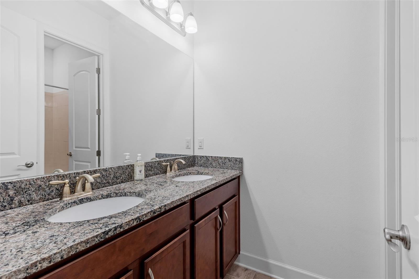 Listing photo id 22 for 17804 Waterway Creek Drive