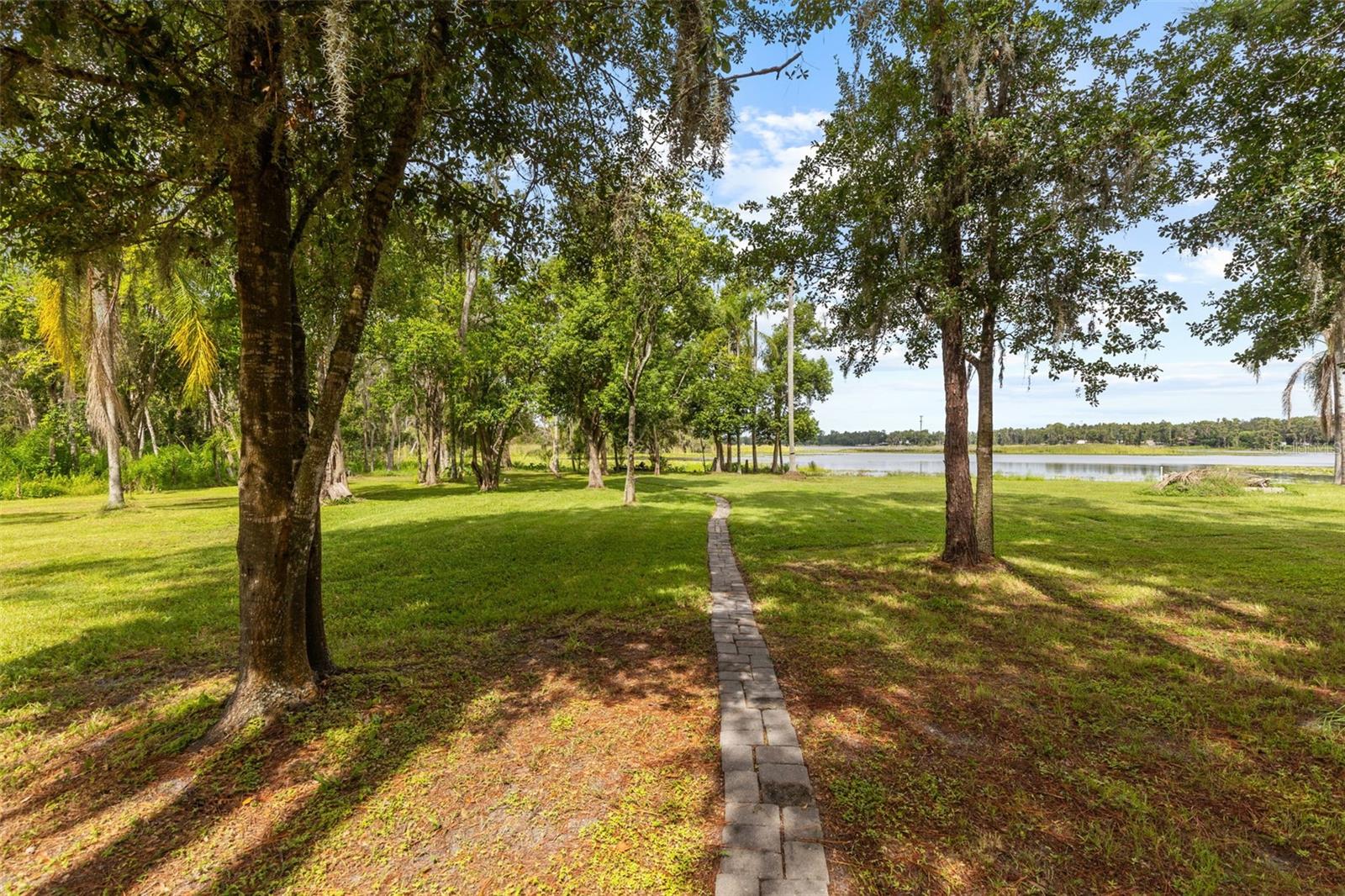 Listing photo id 1 for 17804 Waterway Creek Drive