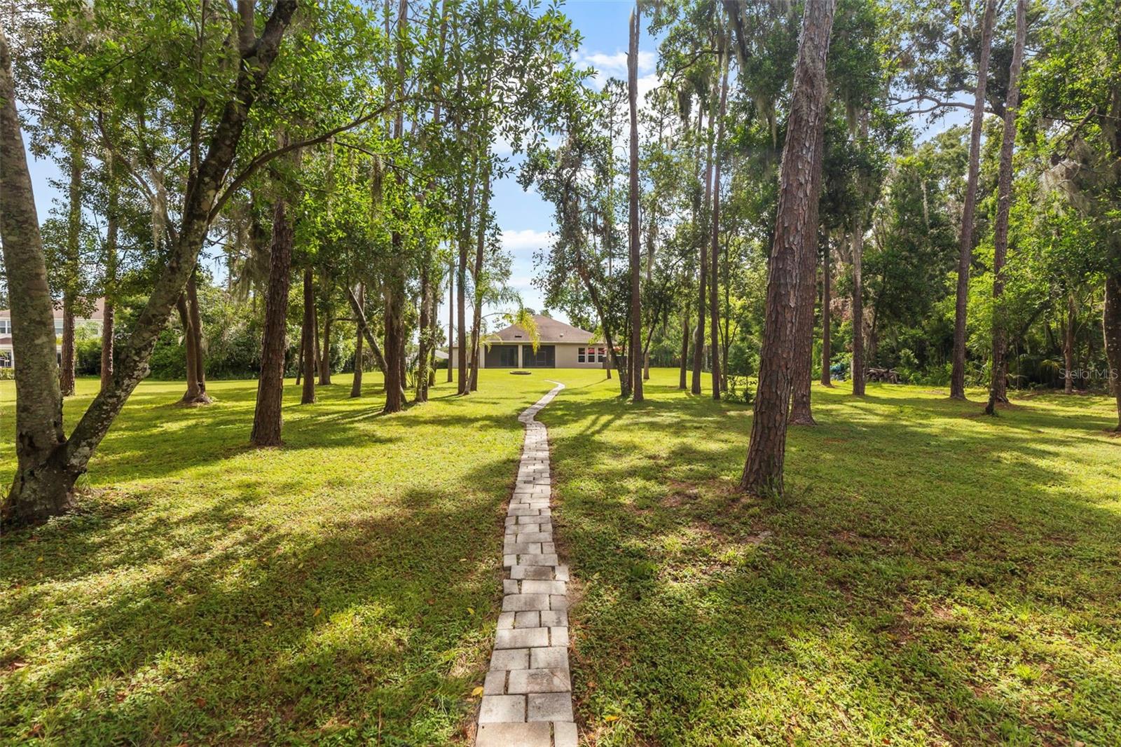 Listing photo id 2 for 17804 Waterway Creek Drive