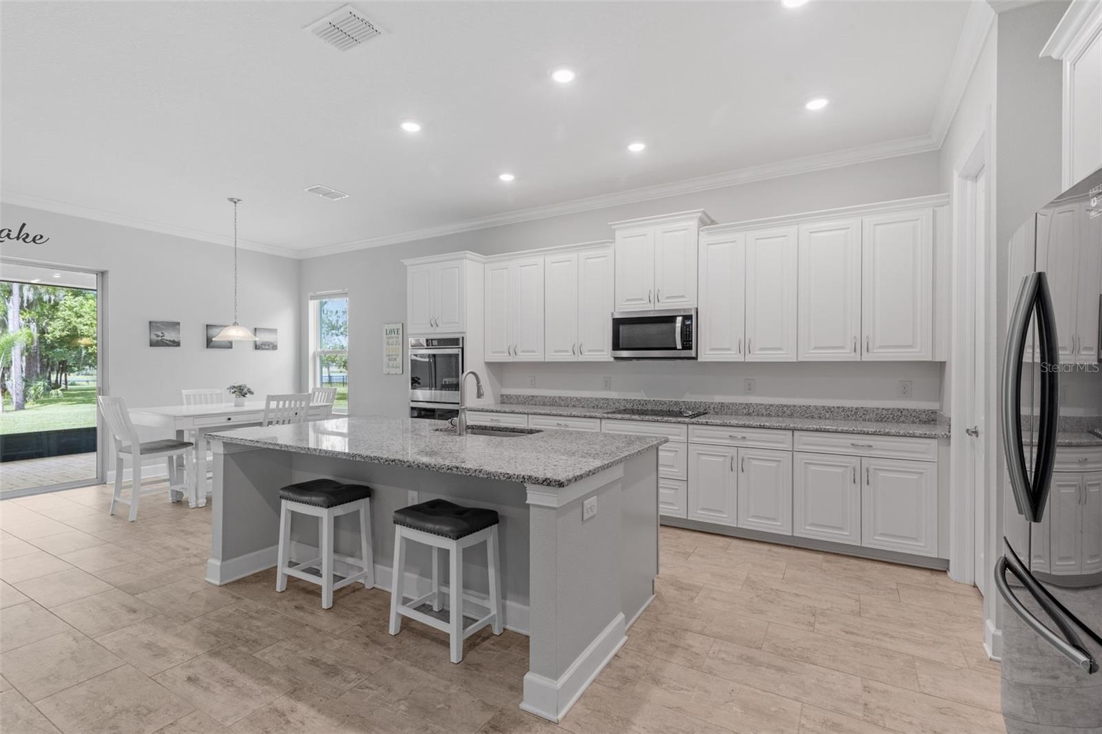 Listing photo id 5 for 17804 Waterway Creek Drive