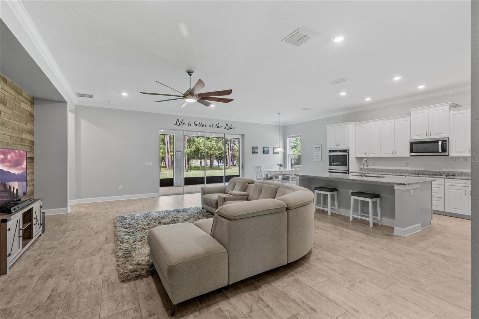 Listing photo id 7 for 17804 Waterway Creek Drive