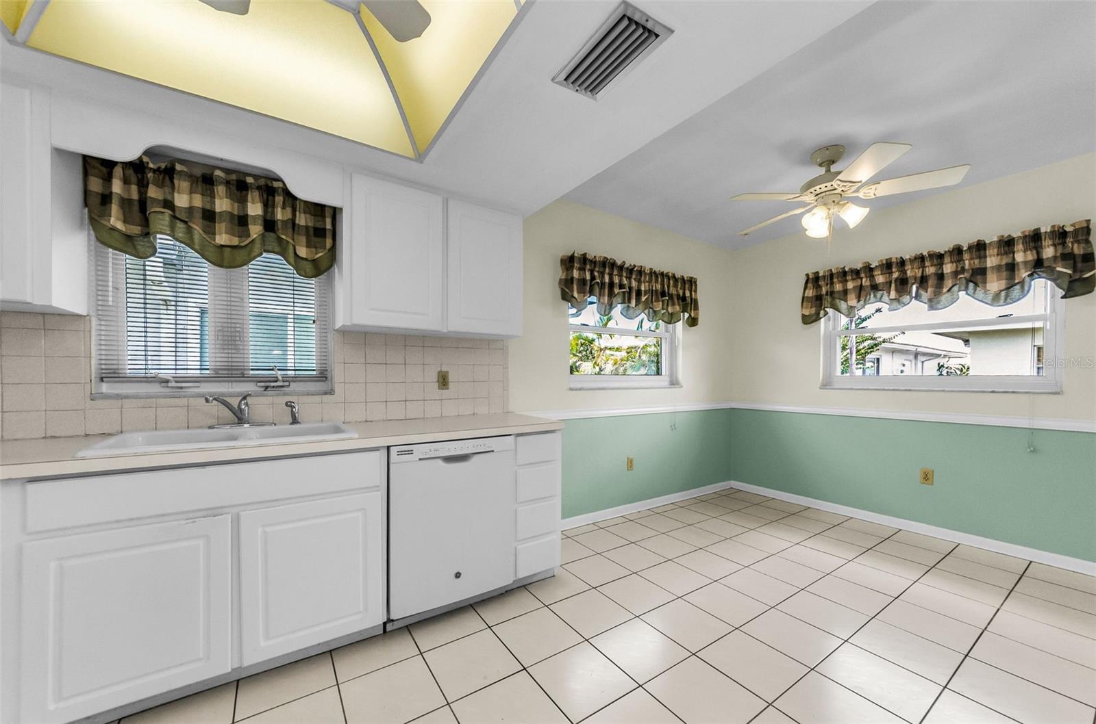Image 11 of 61 For 5461 Palm Crest Court N 5461