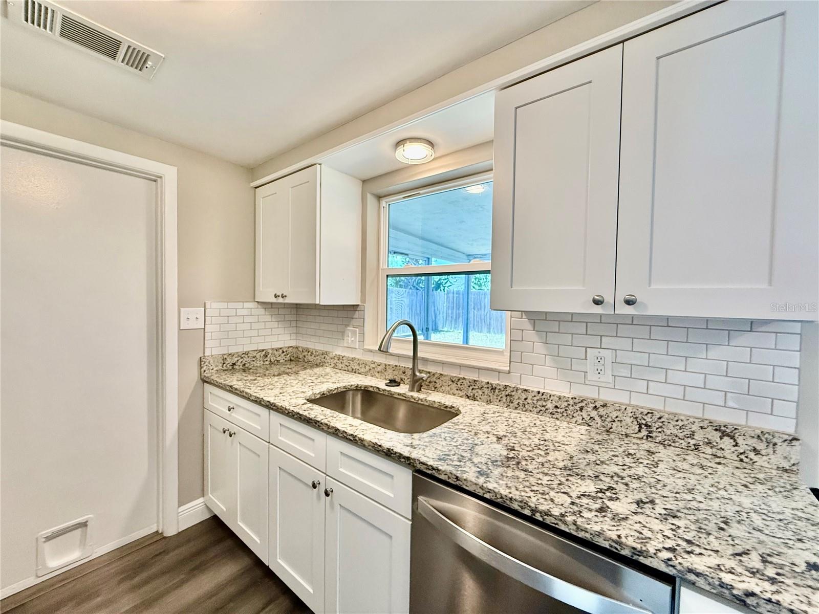 Image 14 of 28 For 10824 Hillcrest Avenue