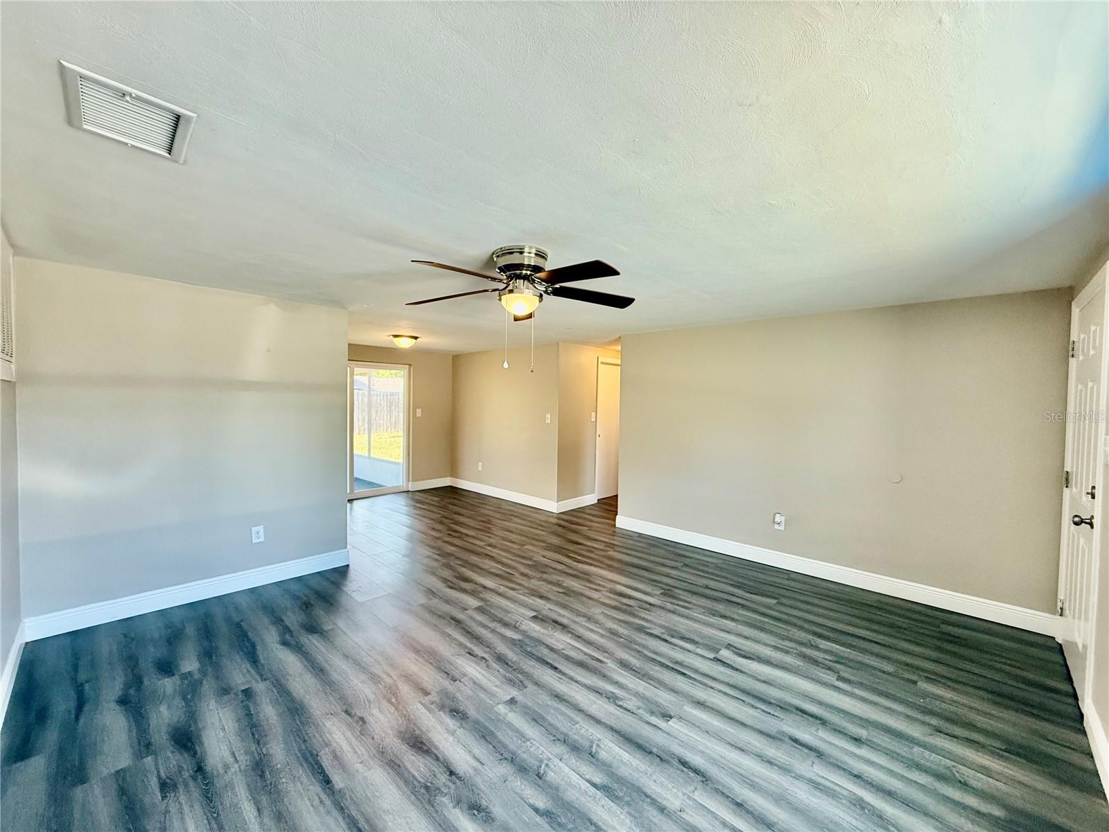 Image 5 of 28 For 10824 Hillcrest Avenue