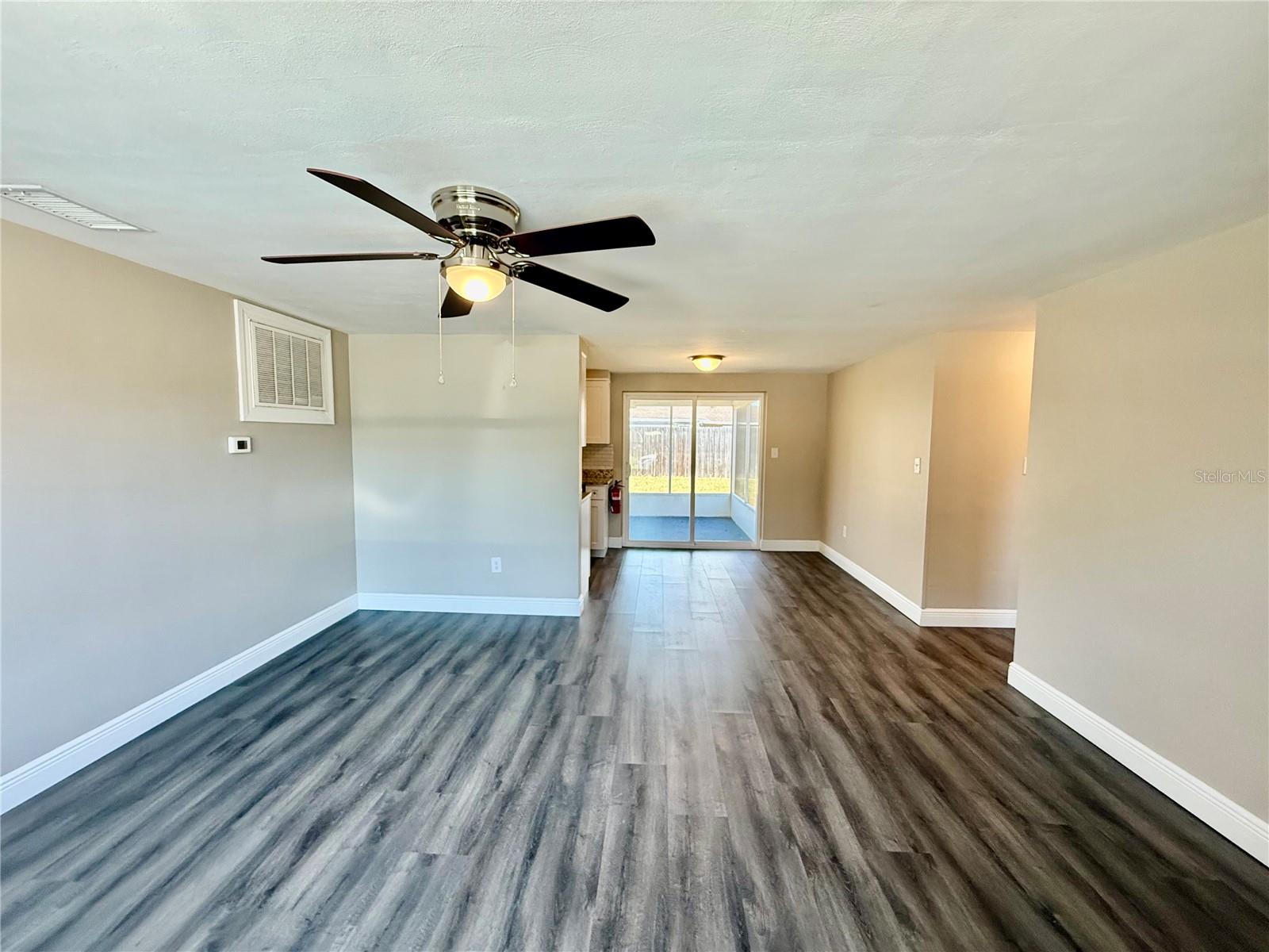 Image 6 of 28 For 10824 Hillcrest Avenue