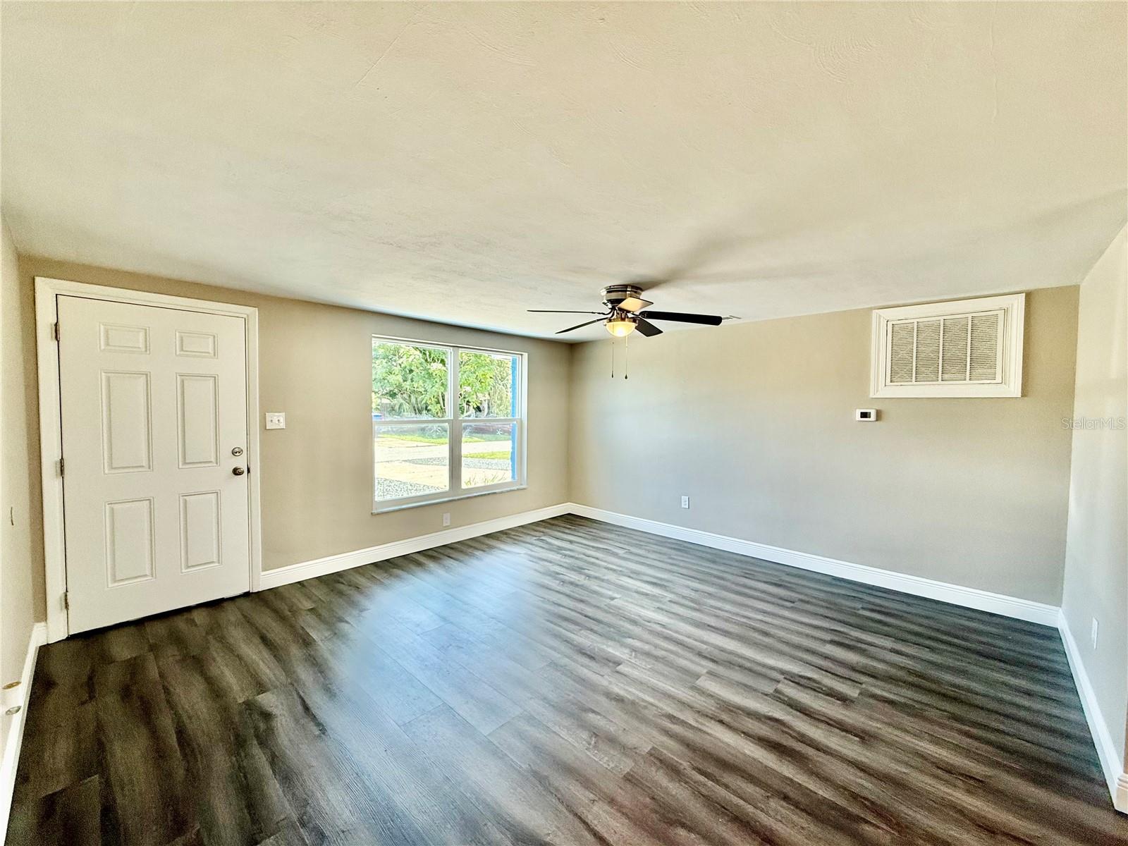 Image 8 of 28 For 10824 Hillcrest Avenue